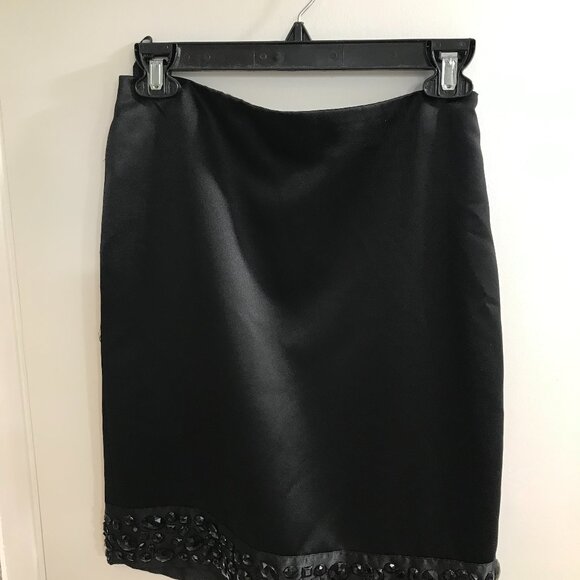 White House, Black Market, mini skirt with flat black beading - Picture 1 of 4